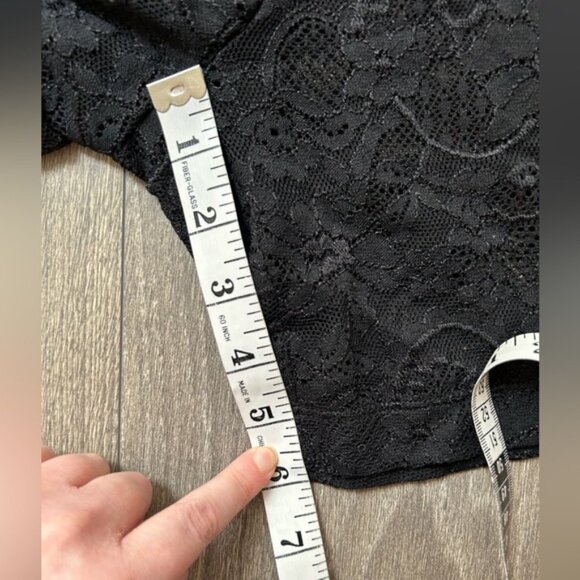 Aritzia Talula Lace Biker Shorts Mid Rise Stretchy Sheer Black Size Small - Picture 13 of 14
